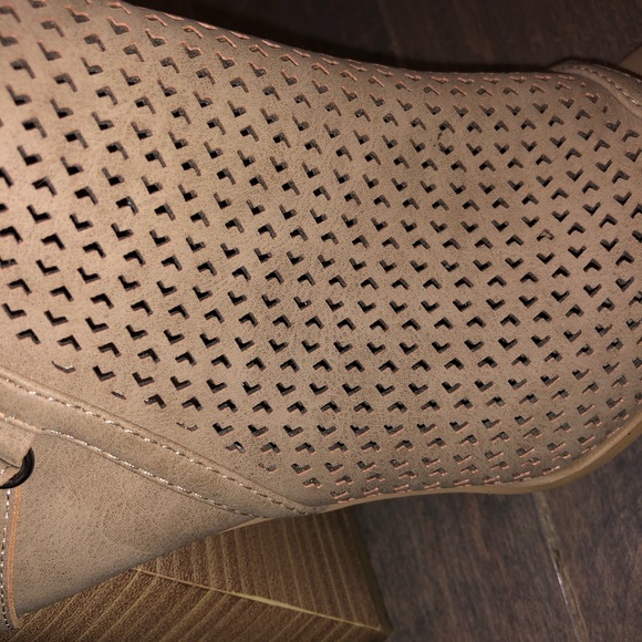 ❌ Brown Booties - Picture 7 of 8